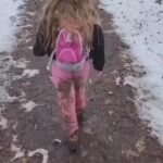Yuliya Solomonova Instagram - И так наш век на радость скуден, И это видно по стихам, Поэтому давай не будем Переживать по пустякам! Не к месту сказанное слово, Проигранный токсичный спор - Случайный эпизод, но снова Ты делаешь его разбор. Как режиссер - анализ реплик, И как психолог - детских травм… Ночные демоны окрепли И не отпустят до утра. . Терзания самооценки: А если б так? ах если бы… Разбор второстепенной сценки В блокбастере своей судьбы. . Горят оплаченные курсы, Пропущен спорт, запущен быт, Ты не в потоке, не в ресурсе, Ты уничтожен, ты разбит. . Ты хочешь закурить, и виски, И взять реванш когда-нибудь… . Давай-ка хорошенько выспись, . А завтра обо всём забудь! . #соламонова #стихи #позитив