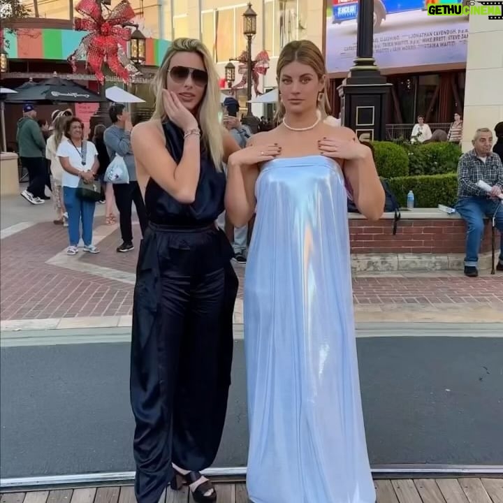Yuliya Solomonova Instagram - У нас в песочнице все мамочки - хамьё, Их воспитательная техника опасна. Чужие дети - это дело не моё, Чужие деньги - тоже дело не моё, . Понятное дело, Но я не согласна! . На умном сайте сесть большой научный чат, Такую ересь там несут, всё с ними ясно, Там все тупые, значит лучше промолчать, Но я умнее, значит лучше промолчать, . Понятно, что лучше, Но я не согласна! . В семье, как в стае, безопасней с вожаком, Он всё добудет, разве это не прекрасно? А значит, надо соглашаться с мужиком, Понятно, надо соглашаться с мужиком, . Понятно, что надо, Но я не согласна! #СолаМонова #стихи Обязательно напишите, с чем вы не согласны!!! Нельзя держать в себе. Скажете - и полегчает!