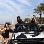 Yuliya Solomonova Instagram - А у меня в груди теперь - копилка, если кто разобьет, куплю машину!!! . В любой непонятной ситуации - звони подружкам. 💃🏻 @inessatushkanova 🛻 @ksenia.trs #dubai #dubaithepalm #соламонова #стихи #поэзия #поэзия21века