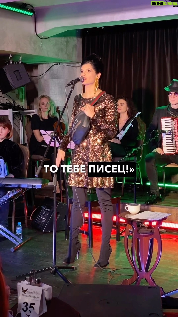 Yuliya Solomonova Instagram - Оцените виртуозную игру на сумке от 0 до 10 🫶 #чебурашка