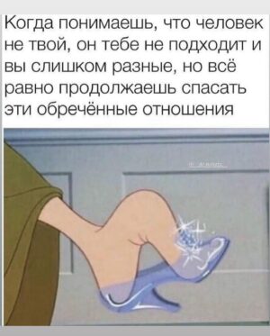 Yuliya Solomonova Instagram - Мне выпал король червей,
А не простой валет,
Загадочный, хоть убей -
Ухаживает сто лет.
Башню не сносит страсть
Этому королю -
Очень плохая масть,
Но я его люблю!
.
Ну, кто может мне помочь?
Кто может дать совет?
Он со мной делит ночь
И даже выводит в свет -
Берёт мне Шандон Моёт, 
Водит в красивый бутик.
А замуж не берёт - 
А часики тик-тик-тик.
.
Шампанское - не вода,
Можно напиться в хлам.
Я не люблю гадать,
Я люблю чёткий план:
Он мне подарит кольцо,
Сводит в казенный дом.
Когда же в, конце-концов,
Добьеё его купидон?
.
Когда же уже когда
Дело пойдет на лад?
А то ведь ни нет, ни да,
Очень плохой расклад.
Первой звонить нельзя,
Я не звоню - терплю,
Трубку опять не взял,
Но я его люблю!
.
Так можно еще лет сто.
Будущее - тупик!
Ведет себя хуже крестов,
Хуже, чем дама пик.
Век не нужна семья 
Червовому королю,
Он любит только себя!
.
Но я его люблю! 
#солаМонова #любовь #шансон