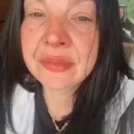 Yuliya Solomonova Instagram - Заказали винчика с пончиком, С тёпленьким, вот-вот из печи. Каждый со своим телефончиком – Хорошо сидим и молчим. Письма, сообщения, фоточки – Цифровая псевдовозня. Окна на экране, как форточки Хлопают, и жуткий сквозняк. Кто часы проводит за тыканьем, У того заглавный вопрос: «Как же там относишься ты ко мне? Ты прокомментировал пост? Ты поставил лайки на новое, Оценил мой жизненный стиль?» Плещется в бокале вино моё, Пончик на тарелке блестит – Натюрморт, достойный внимания. – Погоди, не ешь, извини… Это – не какая-то мания, Это – электронный дневник. Батареи датчик совсем иссяк, Каждому – к себе на район, Может напоследок заселфимся? Мы ведь всё же были вдвоем! #солаМонова #стихи Международная подборочка из сети:))) какая шуточка зашла ?