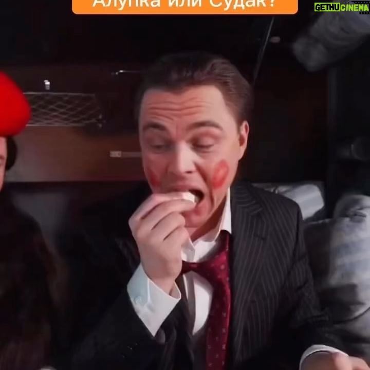 Yuliya Solomonova Instagram - Что делает сверканье эполет В бестселлере с молоденькой дворянкой? Влюбиться в мудака в шестнадцать лет, Как в садике переболеть ветрянкой.
Пусть нереально противостоять Безумной энергетики мудачной, Но в мудака влюбиться в двадцать пять, Как сделать нос, но очень неудачно.
Культура, Комсомолка, РБК, Ты умная, когда тебе за тридцать, А в тридцать пять влюбиться в мудака, Как на таможне жёстко накуриться.
А в сорок семь, я лучше промолчу, Хотя мудак всегда достоин страсти - По всей планете ловят Пикачу, Но лучше не ловить его на трассе.
Малышка, этот мир - не кинозал, Пока ещё крепка душой и телом - В шестнадцать лет, как доктор прописал,
Переболей и занимайся делом! #СолаМонова #стихи #скозырейзашла #мудаки В каким возрасте вы переболели ? 😂😂