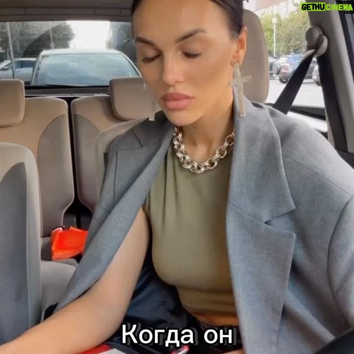 Yuliya Solomonova Instagram - угадайте, какой супер известной песни это перевод ( зачеркнуто) адаптация на русский :))) я думала, ты мой ты - моя душа и если ты уйдёшь к другой я не смогу дышать ты перекрыл мне кислород бросил умирать на дне пока был с ней но оказалось, я сильней. и вот ты здесь - вот это шок! ты дверь открыл своим ключом и так уверенно вошёл как будто ты пришел домой как будто мы опять близки да если б я ждала визита я сменила бы замки кончил с той? и вот ты тут! не подходи, стой! здесь тебя давно не ждут процентов сто ты б не достал меня со дна думал я сдохну? думал я сдохну одна? а я жива! да, я жива! о, пока на свете есть любовь я буду выживать ошибаться, но решать, задыхаться, но дышать и я жива и я жива! хей-хей не обещаю, что скоро, но обязательно озвучим этот русский вариант в коллаборации :))) . еще у меня должок - don’t speak он тоже на подходе а дальше будут ещё адаптации. такой уж у меня период в творчестве:))) с листа такие тексты не очень читаются, но главное, чтобы пелись 💓