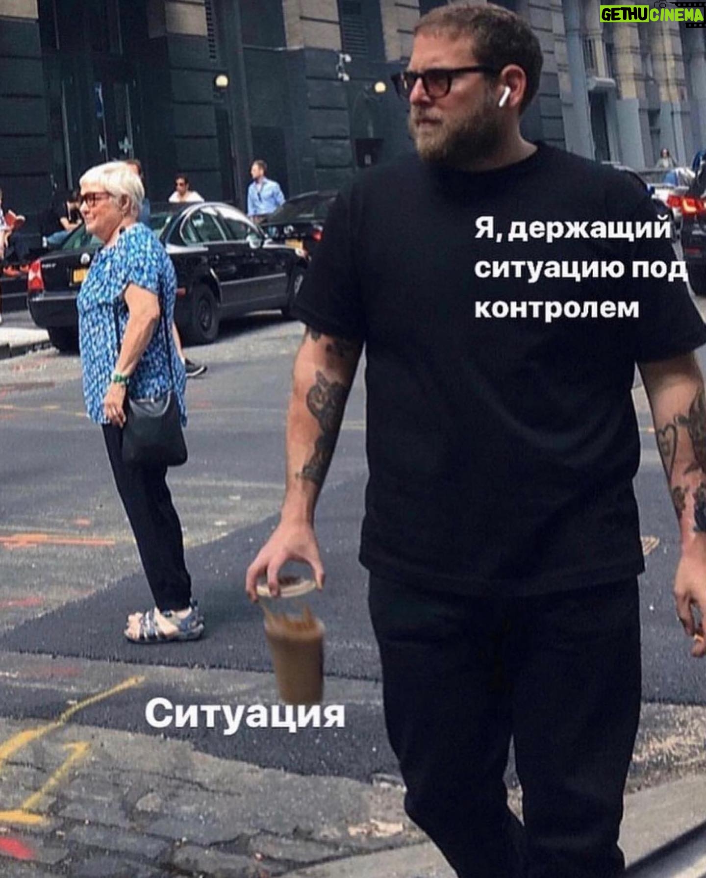 Yuliya Solomonova Instagram - угадайте, какой супер известной песни это перевод ( зачеркнуто) адаптация на русский :))) я думала, ты мой ты - моя душа и если ты уйдёшь к другой я не смогу дышать ты перекрыл мне кислород бросил умирать на дне пока был с ней но оказалось, я сильней. и вот ты здесь - вот это шок! ты дверь открыл своим ключом и так уверенно вошёл как будто ты пришел домой как будто мы опять близки да если б я ждала визита я сменила бы замки кончил с той? и вот ты тут! не подходи, стой! здесь тебя давно не ждут процентов сто ты б не достал меня со дна думал я сдохну? думал я сдохну одна? а я жива! да, я жива! о, пока на свете есть любовь я буду выживать ошибаться, но решать, задыхаться, но дышать и я жива и я жива! хей-хей не обещаю, что скоро, но обязательно озвучим этот русский вариант в коллаборации :))) . еще у меня должок - don’t speak он тоже на подходе а дальше будут ещё адаптации. такой уж у меня период в творчестве:))) с листа такие тексты не очень читаются, но главное, чтобы пелись 💓