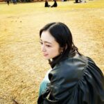 Yumi Adachi Instagram - 💛💛💛 寒いからもう帰ろうよ〜。 と、息子にお願いしてる図。