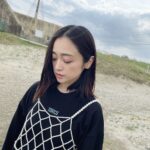 Yumi Adachi Instagram - 🤍🤍🖤 髪伸びてきた。 ロンTは、 @torico_wear の新作。 黒と白があるよ。