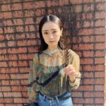 Yumi Adachi Instagram - 🤎🤎🤎 鳥の羽みたいな葉っぱだね。 って、言いながら撮る。