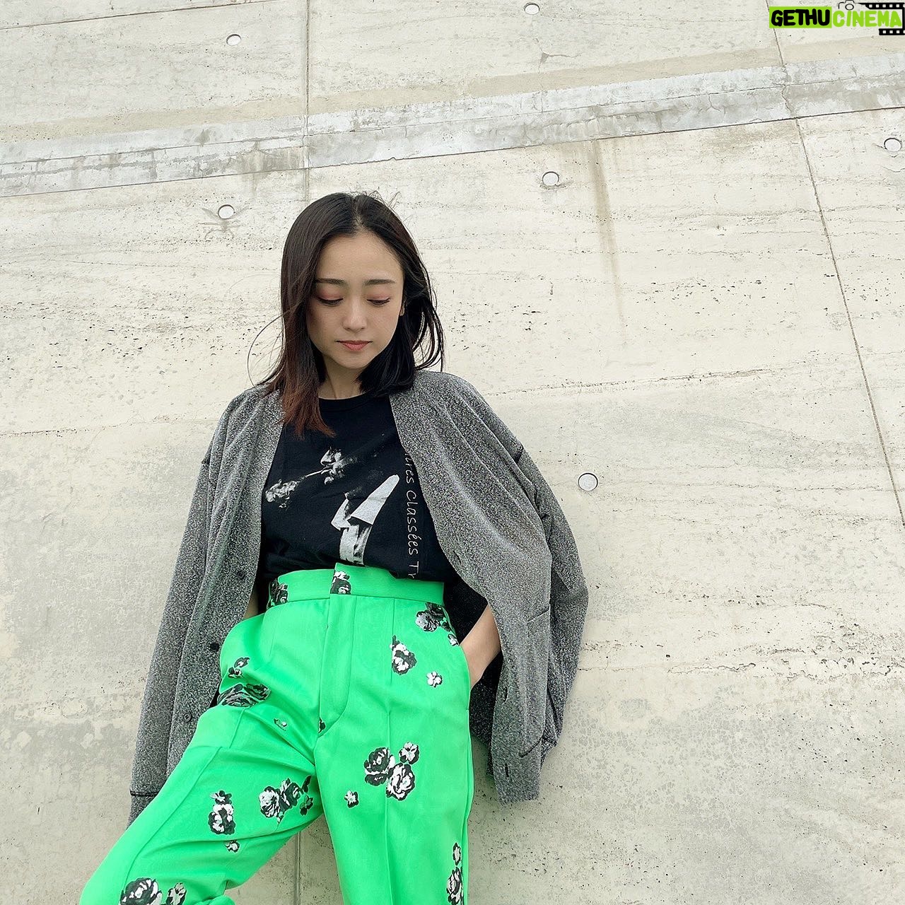 Yumi Adachi Instagram - 🤍🤍💜 今季のイチオシカーディガン。 @torico_wear