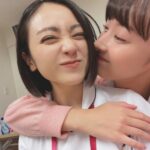 Yumi Adachi Instagram - ♡♡♡ 今夜は第4話 #ザトラベルナース やめろよ〜、って言ってもくっ付いてくる茉由ちゃん❣️