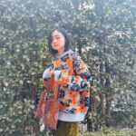 Yumi Adachi Instagram - 🩶🧡💙 @torico_wear 新作のニット！お気に入り！ ・ 11/11 19:00〜 販売開始 MとXLの2サイズ ぜひ！