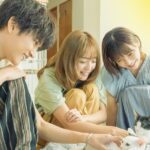 Yumi Adachi Instagram – 🌙🌙🌙
すこし不器用で一生懸命な3人と、愛おしい猫たち。
映画 #三日月とネコ
5月24日公開！