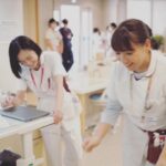 Yumi Adachi Instagram - ♡♡♡ #ザトラベルナース @thetravelnurse_ex いよいよ最終回！今夜21時から！ 本当に笑顔が絶えない現場で、幸せだった❤️