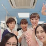 Yumi Adachi Instagram - ♡♡♡ #ザトラベルナース @thetravelnurse_ex いよいよ最終回！今夜21時から！ 本当に笑顔が絶えない現場で、幸せだった❤️