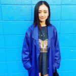 Yumi Adachi Instagram - 💙💙💙 暖かいと肌寒いの狭間。