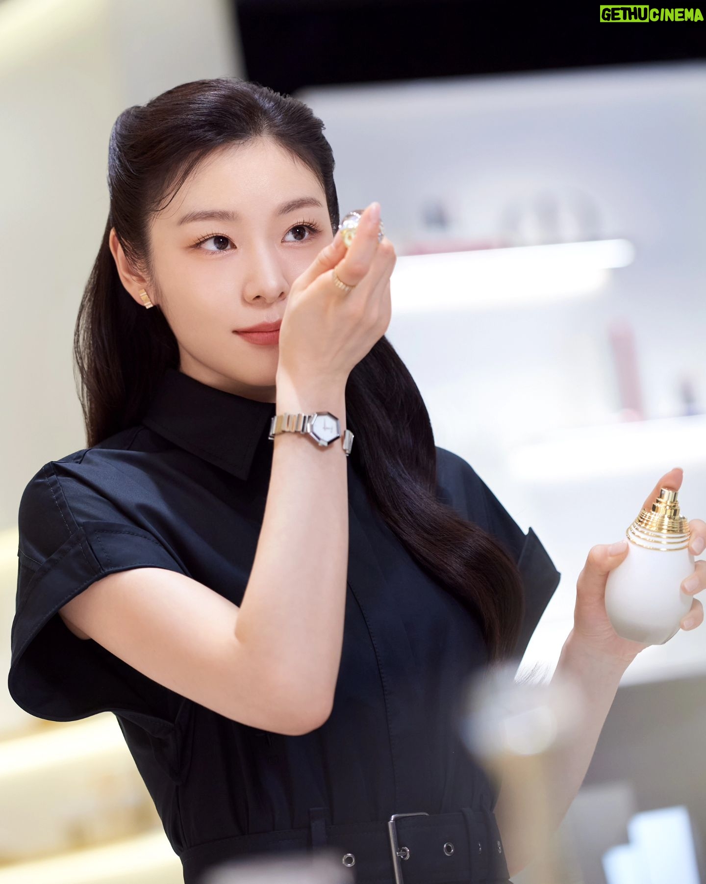 Yuna Kim Instagram - @diorbeauty #디올스킨케어 #디올프레스티지 #디올프레스티지르꽁쌍뜨레이으 #디올쟈도르 #쟈도르퍼퓸도 #DiorSkincare #DiorPrestige #DiorParfums #JadoreDior