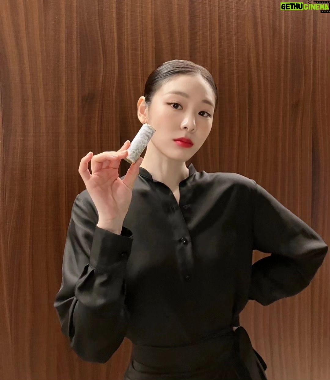Yuna Kim Instagram - NEW 루즈 프리미에💋 #디올뷰티 #디올루즈프리미에 #디올오뜨꾸뛰르립스틱 #디올립스틱