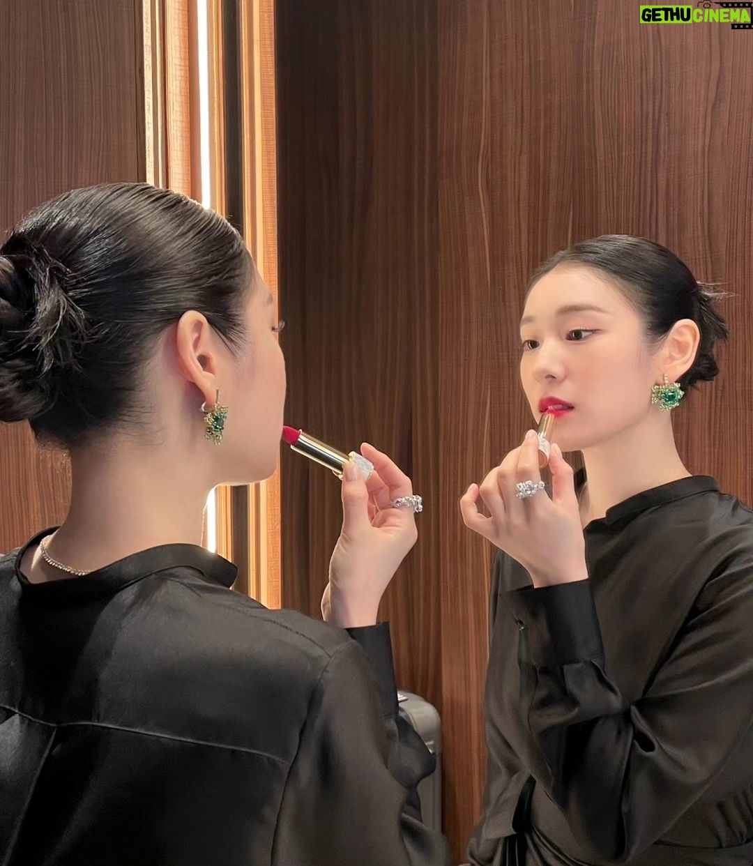 Yuna Kim Instagram - NEW 루즈 프리미에💋 #디올뷰티 #디올루즈프리미에 #디올오뜨꾸뛰르립스틱 #디올립스틱