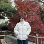 Yuna Kim Instagram – 따숩❄️❤️ #뉴발란스 #액티브다운 #숏패딩 #뉴발란스패딩 그나마 좀 덜 뿌연가🙄🫣 사진좀잘찍어주쇼🤷‍♀️ㅋㅋ