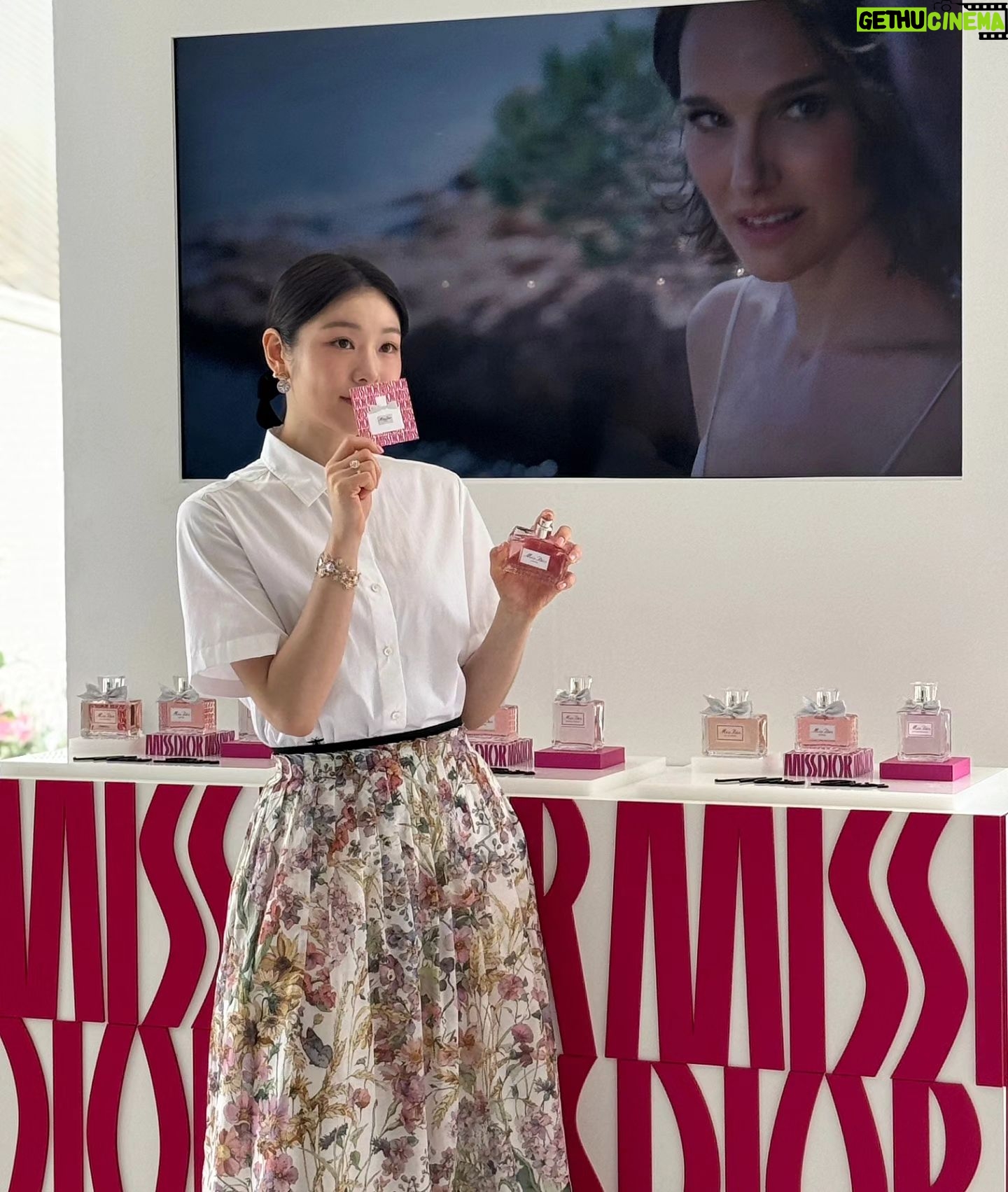 Yuna Kim Instagram - NEW 미스디올 퍼퓸🎀 #디올향수 #미스디올 #미스디올퍼퓸 #MISSDIOR #LOVEOUTLOUD #MISSDIORPARFUM @dior
