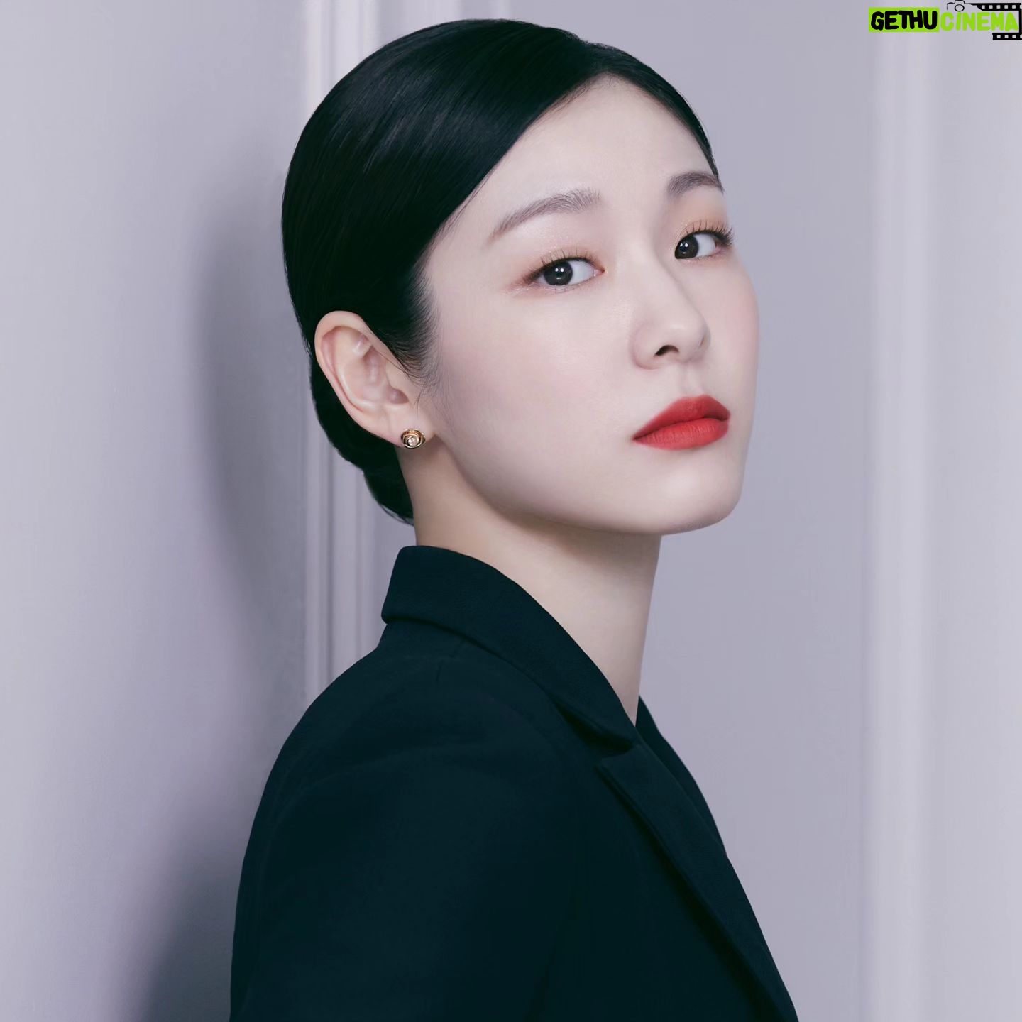 Yuna Kim Instagram - ❣️ @DiorBeauty #디올프레스티지 #디올프레스티지르넥타프리미에 #르넥타프리미에 #디올스킨케어 #루즈프리미에 #디올오뜨꾸뛰르립스틱 #디올립스틱