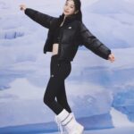 Yuna Kim Instagram - 겨울준비❄️☃️ #뉴발란스다운 #뉴발란스경량다운 #뉴발란스액티브다운 #연아다운 #경량패딩 #숏패딩