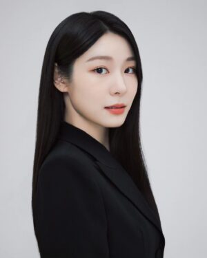 Yuna Kim Instagram - 프로필이란 것을 처음 찍어보았다📸