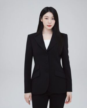 Yuna Kim Instagram - 프로필이란 것을 처음 찍어보았다📸