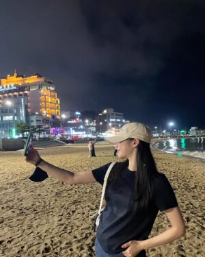 Yuna Kim Instagram - 바다다다다 🌊 여름안녕👋