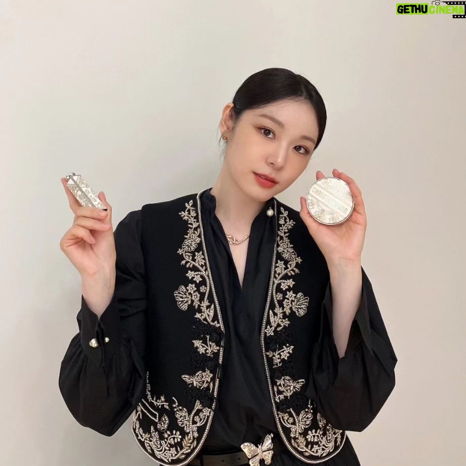 Yuna Kim Instagram - ✨️Happy Holidays✨️ #디올홀리데이2023 #디올홀리데이룩 #디올홀리데이컬렉션 #DIORHOLIDAY #DREAMINDIOR
