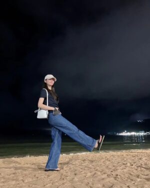 Yuna Kim Instagram - 바다다다다 🌊 여름안녕👋
