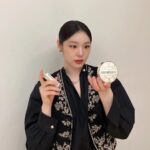 Yuna Kim Instagram - ✨️Happy Holidays✨️ #디올홀리데이2023 #디올홀리데이룩 #디올홀리데이컬렉션 #DIORHOLIDAY #DREAMINDIOR