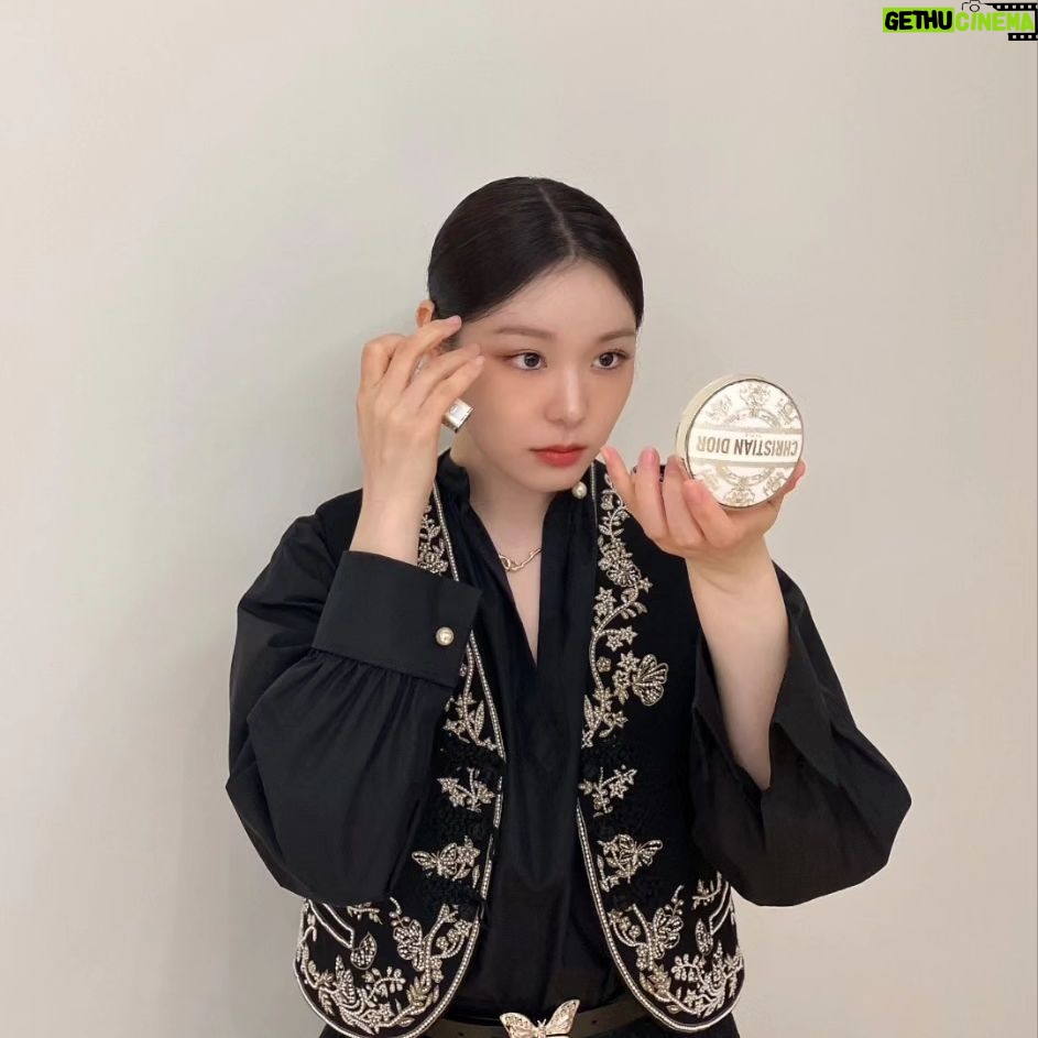 Yuna Kim Instagram - ✨️Happy Holidays✨️ #디올홀리데이2023 #디올홀리데이룩 #디올홀리데이컬렉션 #DIORHOLIDAY #DREAMINDIOR