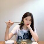 Yuna Kim Instagram - 바다다다다 🌊 여름안녕👋