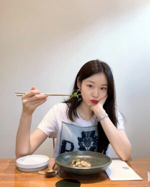 Yuna Kim Instagram - 바다다다다 🌊 여름안녕👋
