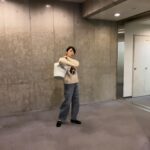 Yuriko Ishida Instagram - バケツ型のバッグが好きなんです。 わたしが普段持っているのはほとんど、バケツ型のバッグ。 Ray Bucket という名前のバッグ。 肩にかけた時体に柔らかく馴染む感じが たまらないのです。 #jmdavidson