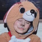 Yuriko Ishida Instagram - とりあえず初めての 犬役🐶でした。 寅子の妄想の中の「猪爪家劇場」 はるさんはいつも、とんでもない役で登場。 🐶実はメイクさんは、当初、顔には何も描かずにいたのですが、私自ら犬メイクを施しました。犬って口がこうなってて、鼻がこうなってて❗️と力説するワタシを、石田さんいいんですか？！とわらいながら見守るメイクの倉本さん😊👏🏻 楽しかったなぁ。 三枚目は、疲れて居眠りする🐶犬…。 それにしても 猪爪家、最高ですね。 #虎に翼 #トラつばメイキング