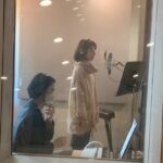 Yuriko Ishida Instagram - あの日のわたし。 大橋トリオさんの細やかで繊細なディレクションを受けつつ、はじめてのレコーディングをした日からおよそ一年が経ちました。 大橋トリオさんのことを トリオちゃんと呼べるくらいな和やかさが今はあります。いや，もちろん今も 細かい指示は飛んできますが、わたしはもう怖くない(本当か！？) そしてなんと、私， 畏れ多くも 明日開催される 大橋トリオさんの15周年記念コンサートに lilyとして少しだけ参加することになりました。 こんな日が来るなんて あの日のわたしに想像できただろうか… 東京国際フォーラムAホールって…あの巨大な…😭👏🏻 緊張してます。すでに。 だけどこんな素敵な体験、楽しむしかありません。 トリオ様 バンドの皆様 スタッフの皆様 どうぞよろしくお願いします。 #大橋トリオ15周年記念ライブ
