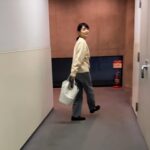 Yuriko Ishida Instagram - バケツ型のバッグが好きなんです。 わたしが普段持っているのはほとんど、バケツ型のバッグ。 Ray Bucket という名前のバッグ。 肩にかけた時体に柔らかく馴染む感じが たまらないのです。 #jmdavidson