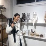 Yuriko Ishida Instagram - 引力のある作品にまた出会ってしまった👀👏🏻🕊🐈 なんですか、この、可愛さは。そして、生地の選び方、 フォルムと手触り，重さ、 シルエット。 素晴らしい。 ヒバを入れることができるポケットが付いています。 井澤佳織さんの作品です。 「15匹の猫と5匹の鳩と」 中目黒のカルデサックにて 明日と明後日，展示会だそうです。 どの子も、ほんとうに、 魅力的でした…😭🙏🏻👏🏻 @forestsydukke @culdesac.japon