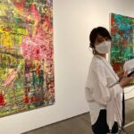 Yuriko Ishida Instagram - ゲルハルト・リヒター展に 滑り込みセーフで 行ってきました。 リヒター氏が90歳になる2022年に日本では16年ぶりに、東京では初となる美術館での大規模個展… どの作品も、なんというか、透明な明るい魂を感じました。これなに？これアート?！アートって何？という疑問が湧くその次の瞬間には、写実的な技法にハッとしたり。楽しかったなぁ。また行きたいけど あと2日しかない。 わたしはリヒターさんの 色のセンスに心を奪われました。 余韻がすごいです。 グッズもとても素敵。 #ゲルハルトリヒター展