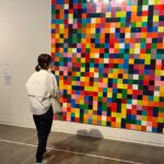 Yuriko Ishida Instagram - ゲルハルト・リヒター展に 滑り込みセーフで 行ってきました。 リヒター氏が90歳になる2022年に日本では16年ぶりに、東京では初となる美術館での大規模個展… どの作品も、なんというか、透明な明るい魂を感じました。これなに？これアート?！アートって何？という疑問が湧くその次の瞬間には、写実的な技法にハッとしたり。楽しかったなぁ。また行きたいけど あと2日しかない。 わたしはリヒターさんの 色のセンスに心を奪われました。 余韻がすごいです。 グッズもとても素敵。 #ゲルハルトリヒター展