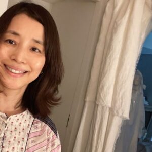 Yuriko Ishida Instagram - インスタの更新を
忘れていたわけではないのですが
この夏、暑すぎて体調が乱れておりました。夏ってこんなに暑かったっけと毎年思いますが
今年は特別暑かった気がします。
そして気がついたら
髪が伸びてました。私としてはかなり長めですが、これもなかなかいいなぁと思ってます。
秋からは、さらにいろんな撮影が始まります。
好奇心と向学心、童心を忘れず
日々丁寧に生きて行きたいです。