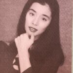 Yuriko Ishida Instagram - 写真の整理をしていたら こんなの出てきた。 23歳ごろのわたし。 １枚目はニューヨーク。 SOHOのbutcher (お肉屋さん)の方と何故か並んで撮ってもらった写真。 ２枚目は小樽かな。 ポラロイドなので、色が抜けてます…30年前なので仕方ない😭 3枚目はたぶん25歳ごろのわたし。なんか私じゃないみたい。細かったなぁ、と思う。