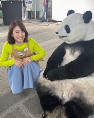 Yuriko Ishida Instagram - 数ヶ月前の
「BIG」の撮影時のひととき。
パンダくんとの撮影は、
ただただ彼の動きが可愛くて、
何をしててもパンダくんが気になって仕方ありませんでした。
BIGの撮影はいつも、
素晴らしいゲストと一緒なので
毎回かなり楽しいです。
ゲストの皆さん、来てくださりありがとうございます😭😊。
#スポーツくじbig