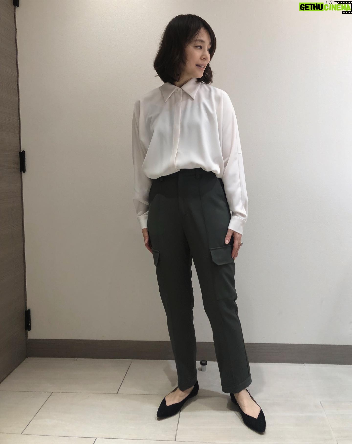 Yuriko Ishida Instagram - 服を着ることについて、 たびたび思いを馳せます。 仕立てが良くて、体を入れると不思議なくらい馴染む。 知性と洗練と,感じの良さ。 コルピエロ、と言う名前の 美しい服たち。 新宿伊勢丹4階にて 12/13までpop up shopが オープンしてます。 #colpierrot
