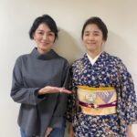 Yuriko Ishida Instagram - NHKであったひと。 おーい元気？とふらっと楽屋に入ってきた。 ものすごく忙しそうな板谷由夏氏は いつだってなんというか、太陽のようだ🌞 昭和初期の女の私と現代の由夏ちゃんですー。 朝ドラ「虎に翼」絶賛撮影中です。
