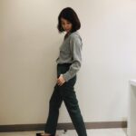 Yuriko Ishida Instagram – 服を着ることについて、
たびたび思いを馳せます。
仕立てが良くて、体を入れると不思議なくらい馴染む。
知性と洗練と，感じの良さ。
コルピエロ、と言う名前の
美しい服たち。　
新宿伊勢丹4階にて
12/13までpop up shopが
オープンしてます。
#colpierrot