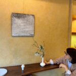 Yuriko Ishida Instagram - 撮影の帰りにギリギリで駆け込んだ 大谷哲也さんの個展。 西麻布の桃居にて。 3日目にして、かなり売り切れ状態という、人気ぶりでしたが、白いお鍋(持っているのとは違う，深い方ですが)を買うことが出来て嬉しい。哲也さんの白は 日常に寄り添う、優しくておおらかな白。キリリと端正でもあり、でも優しい大地の香りもする。 #大谷哲也展 #桃居西麻布