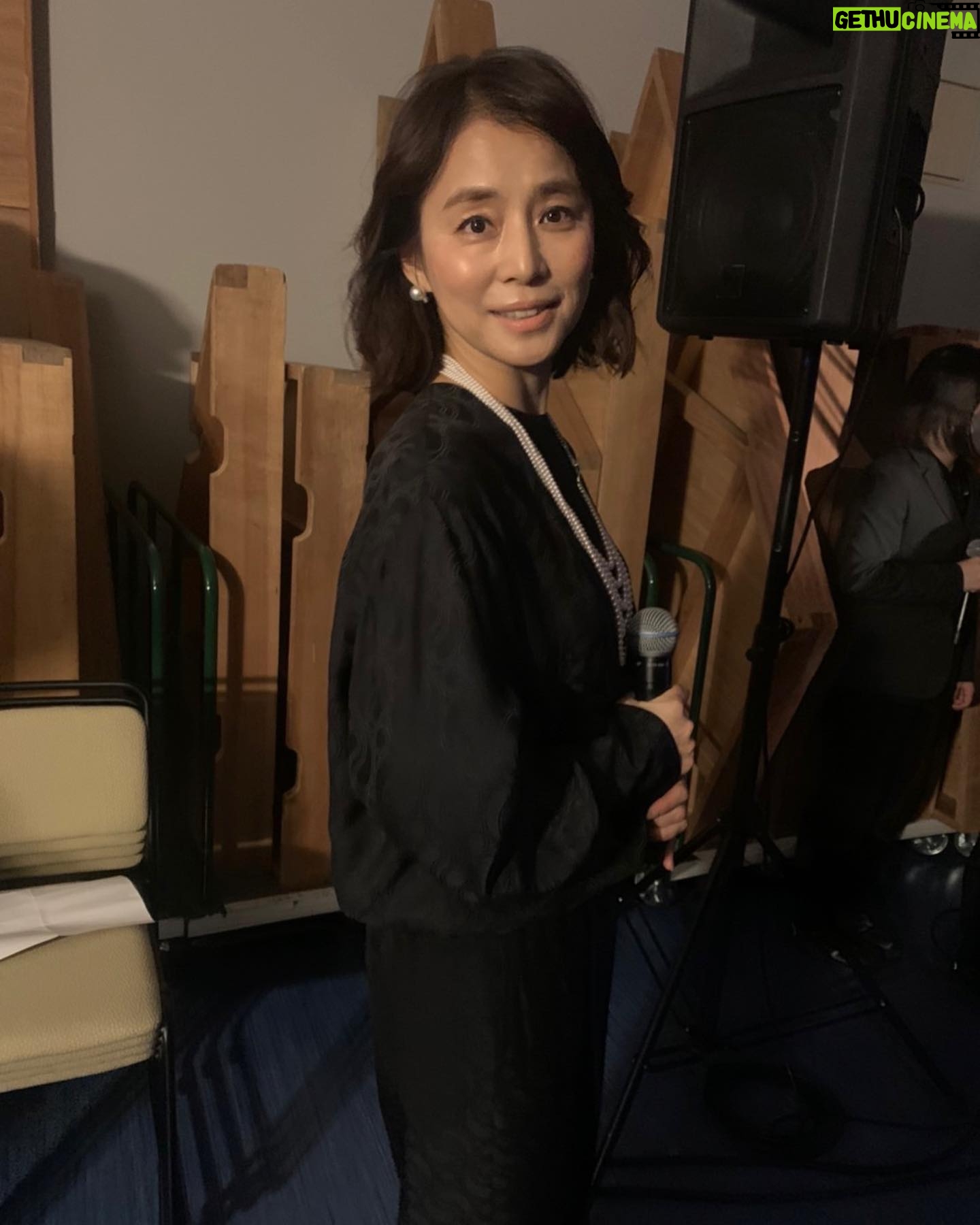 Yuriko Ishida Instagram - フランスから来た🇫🇷ゲストのみなさんたちは 楽しそうに語らい,笑い、 肩をたたきあい、ハグをする。 ここは横浜。でも、すでにそこはフランスのようでした。 わたしがフランスに行くと 途端にむくむく元気になるのは 人々が皆、とても素直に 人間らしく生きているから、なんだろうな。 そのように感じるのです。 #フランス映画祭2022横浜